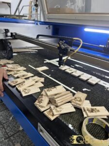 Khắc laser kim loại trên mọi chất liệu