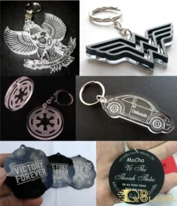 Làm móc khóa nhựa mica